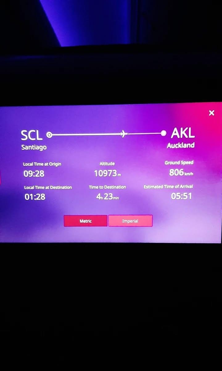 Foto da tela do avião mostrando a distância